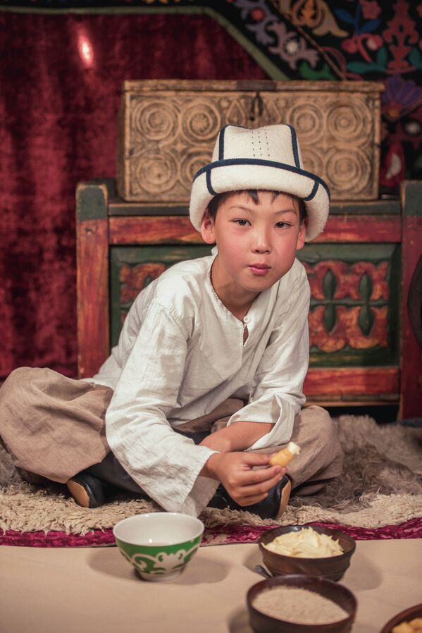 Разновидности кыргызской национальной одежды  - Sputnik Кыргызстан