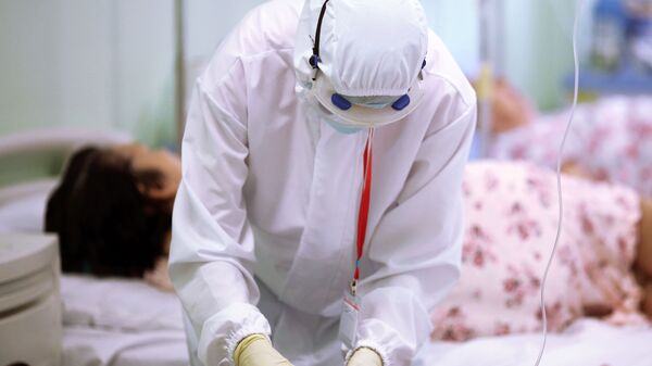 Врач в инфекционной больнице. Архивное фото  - Sputnik Кыргызстан