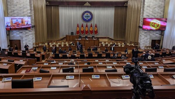 Депутаттар 2020-2021-жылдардын бюджетин бекитүүдө. ЖК жыйынынан түз эфир - Sputnik Кыргызстан