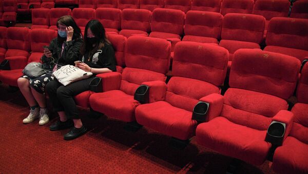 Зрители в зале кинотеатра. Архивное фото - Sputnik Кыргызстан