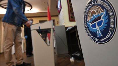 Голосование на парламентских выборах в посольстве Республики Кыргызстан в Москве