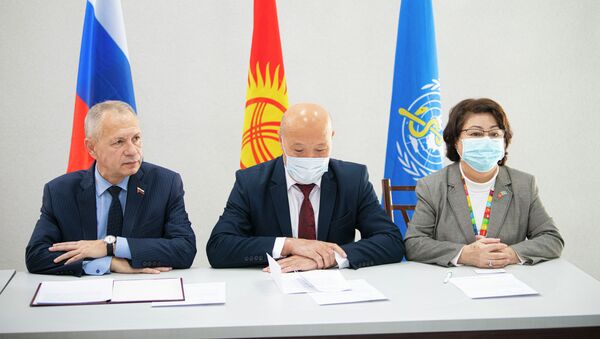 Гумпомощь минздраву КР от Россией и ВОЗ - Sputnik Кыргызстан