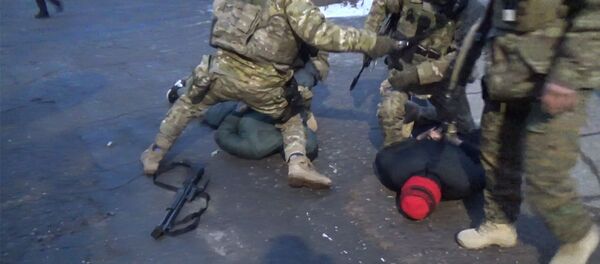 Уюшкан кылмыштуу топтун эки мүчөсүн кармаган видео жарыяланды - Sputnik Кыргызстан