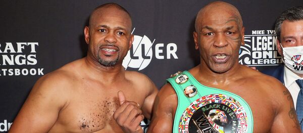 Атактуу боксчулар Майк Тайсон менен Рой Жонс  - Sputnik Кыргызстан