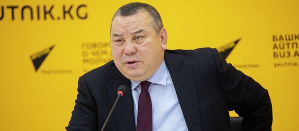 Исполняющий обязанности мэра Бишкека Балбак Тулобаев на брифинге в мультимедийном пресс-центре Sputnik Кыргызстан. Исполняющий обязанности мэра Бишкека Балбак Тулобаев на брифинге в мультимедийном пресс-центре Sputnik Кыргызстан. - Sputnik Кыргызстан