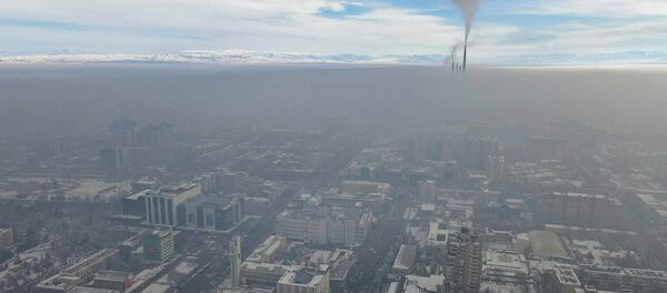 Сравните Бишкек с высоты утром и днем — шокирующее видео про смог - Sputnik Кыргызстан