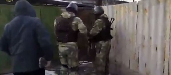 Как спецназ задержал подозреваемого в разбойном нападении в Бишкеке — видео - Sputnik Кыргызстан