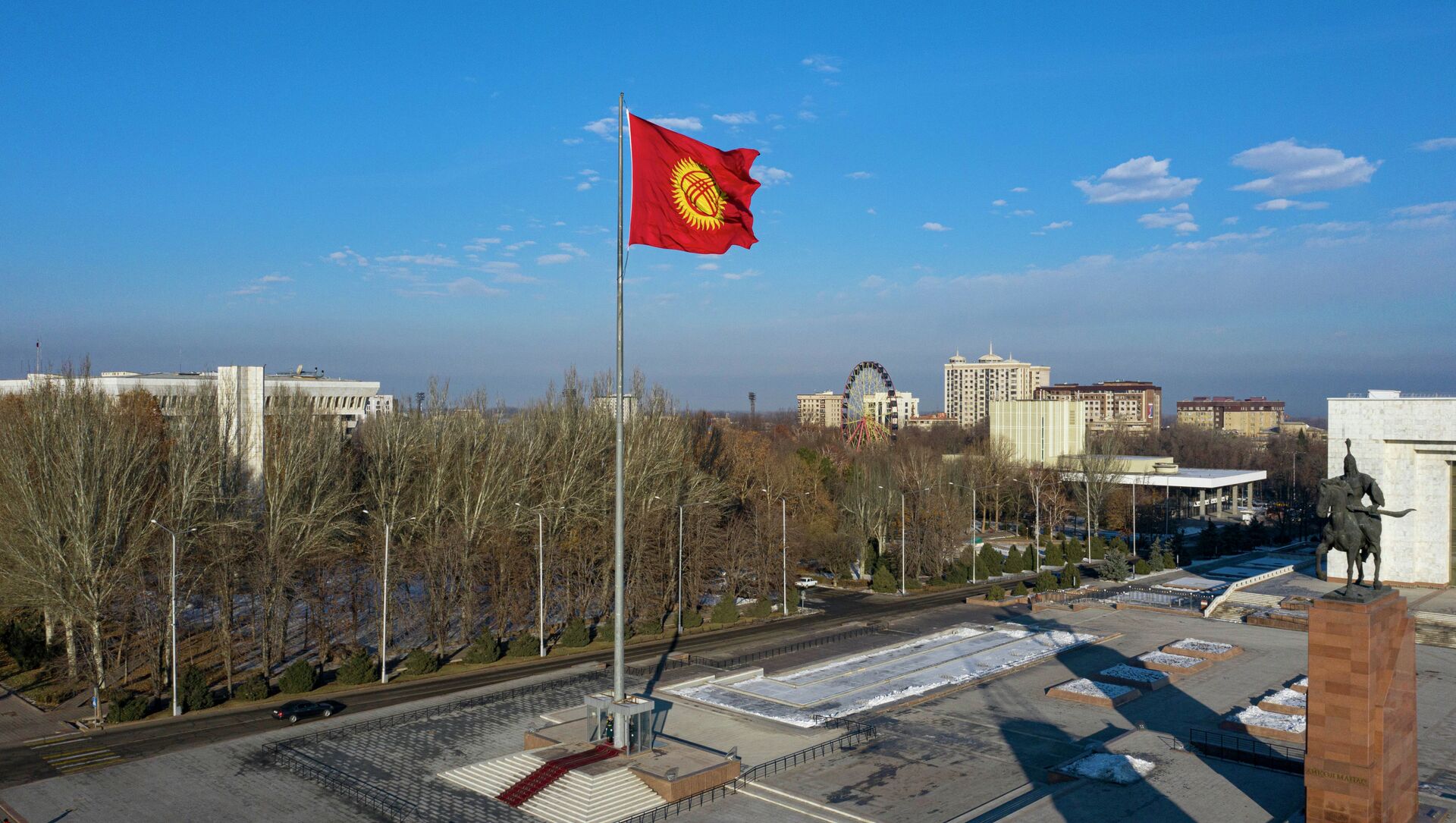 Флагшток Кыргызской Республики на центральной площади Ала-Тоо в Бишкеке. Архивное фото - Sputnik Кыргызстан, 1920, 28.11.2021