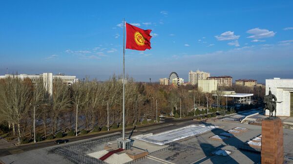 Флагшток на площади Ала-Тоо в Бишкеке. Архивное фото - Sputnik Кыргызстан