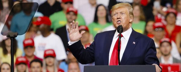 Президент США Дональд Трамп на встрече с избирателями. Архивное фото Президент США Дональд Трамп на встрече с избирателями. Архивное фото - Sputnik Кыргызстан