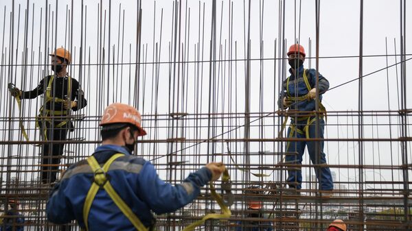 Рабочие на строительной площадке. Архивное фото - Sputnik Кыргызстан