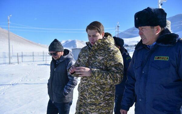 Исполняющий обязанности премьер-министра Артем Новиков ознакомился с деятельностью КПП Торугарт в Нарынской области - Sputnik Кыргызстан