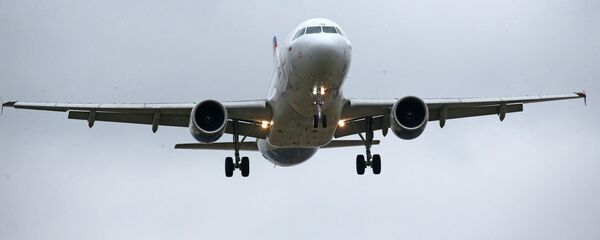 Самолет набирает высоту. Архивное фото Самолет набирает высоту. Архивное фото - Sputnik Кыргызстан