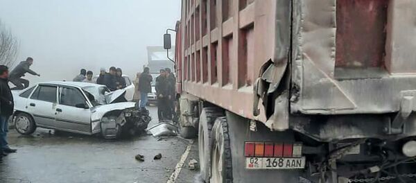 Ош облусунда карышкан жеңил жана оор жүк тарткан ири автоунаа - Sputnik Кыргызстан