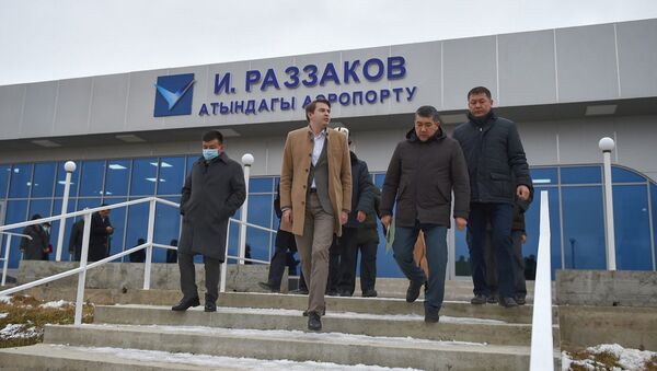 Аэропорту города Исфана присвоено имя Исхака Раззакова - Sputnik Кыргызстан