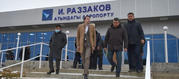 Аэропорту города Исфана присвоено имя Исхака Раззакова - Sputnik Кыргызстан