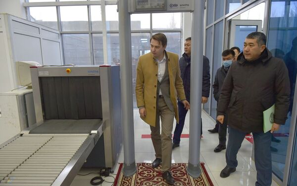 Об этом было объявлено на церемонии открытия отремонтированного аэропорта в Баткенской области - Sputnik Кыргызстан