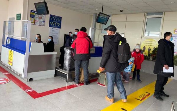 Над открытием рейса работали несколько государственных органов, чтобы развивать зимний туризм в стране - Sputnik Кыргызстан