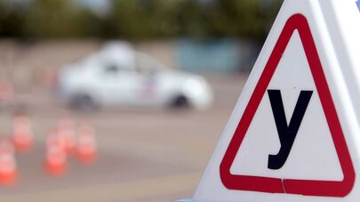 Теоретические и практические занятия в автошколе ДОСААФ