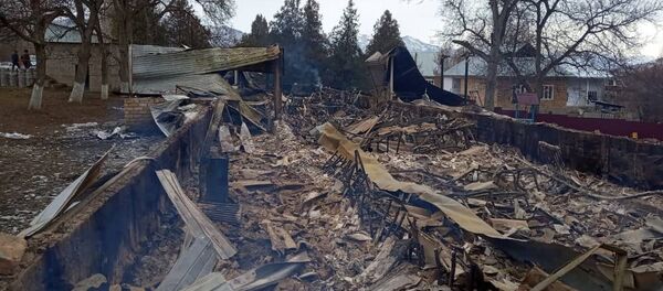 Өзгөчө кырдаалдар министрлигинин маалымат кызматы Аксы районуна караштуу Сыны айылындагы өрттөнүп кеткен бала бакчанын сүрөттөрүн жарыялады Өзгөчө кырдаалдар министрлигинин маалымат кызматы Аксы районуна караштуу Сыны айылындагы өрттөнүп кеткен бала бакчанын сүрөттөрүн жарыялады - Sputnik Кыргызстан