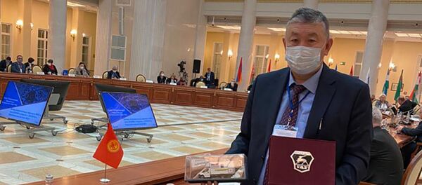 Россия Кыргызстанга Санкт-Петербургда өтүп жаткан коронавируска каршы иштерди талкуулаган эл аралык конференция учурунда көчмө лаборатория берди - Sputnik Кыргызстан