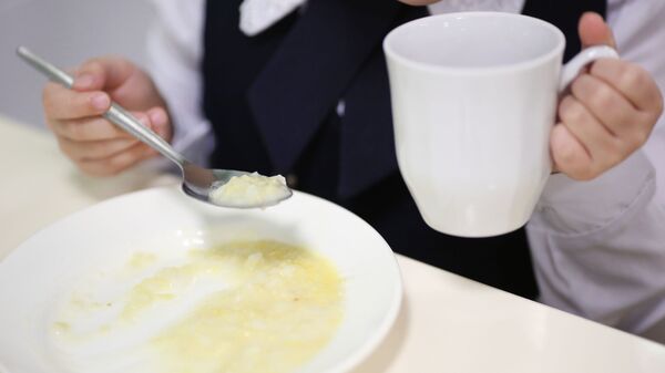 Мектеп тамагы. Архивдик сүрөт - Sputnik Кыргызстан