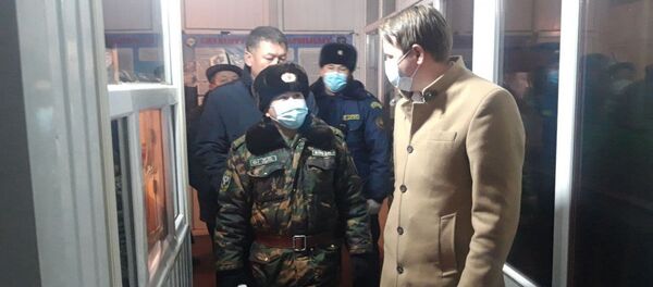 Премьер-министрдин милдетин аткаруучу, биринчи вице-премьер Артем Новиков Баткен облусуна жумушчу сапары учурунда - Sputnik Кыргызстан