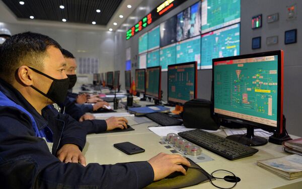 Главе аппарата также представили информацию о работе диспетчерского пункта и запасах топлива - Sputnik Кыргызстан