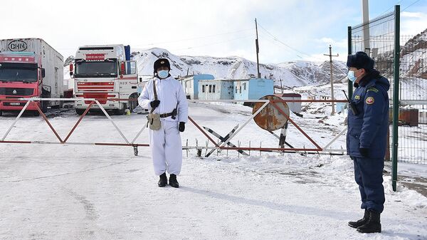 Контрольно-пропускной пункт Иркештам на кыргызско-китайской государственной границе в Ошской области - Sputnik Кыргызстан