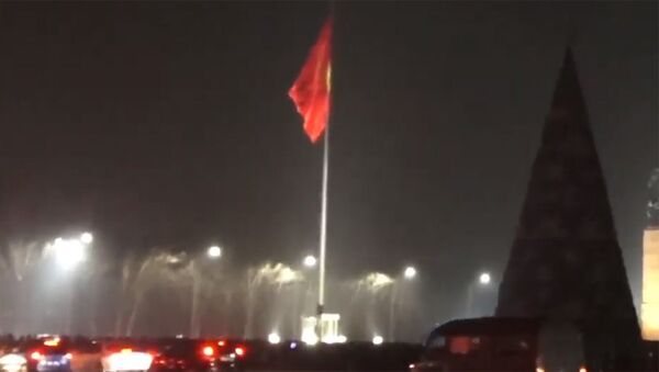 В Бишкеке зажигают новогоднюю елку — прямой эфир - Sputnik Кыргызстан