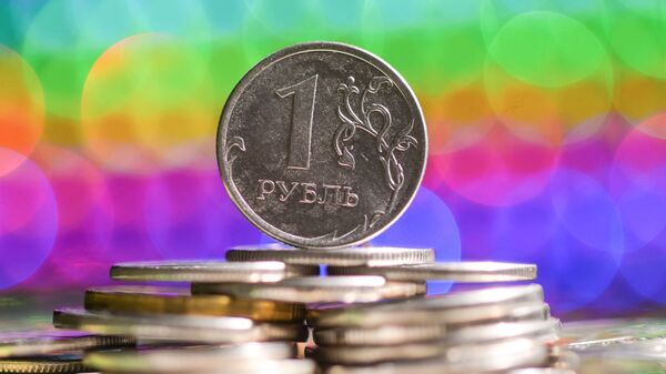 Монеты номиналом один рубль. Архивное фото - Sputnik Кыргызстан