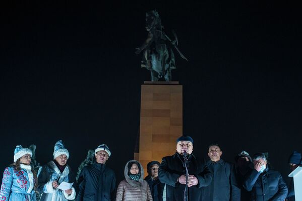 Церемония зажжения главной новогодней елки на площади Ала-Тоо - Sputnik Кыргызстан