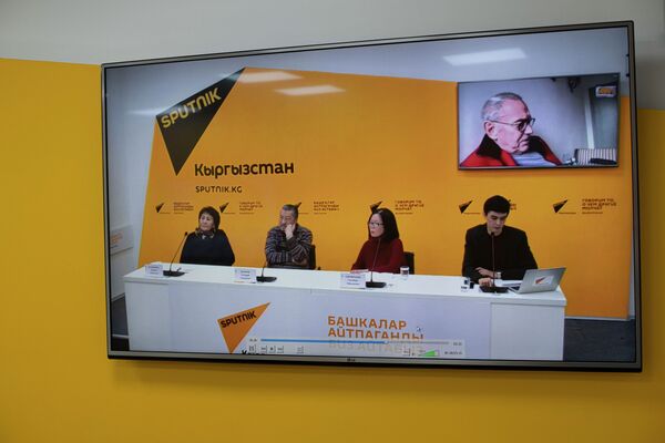 Он выступил в рамках видеомоста в пресс-центре Sputnik Кыргызстан - Sputnik Кыргызстан