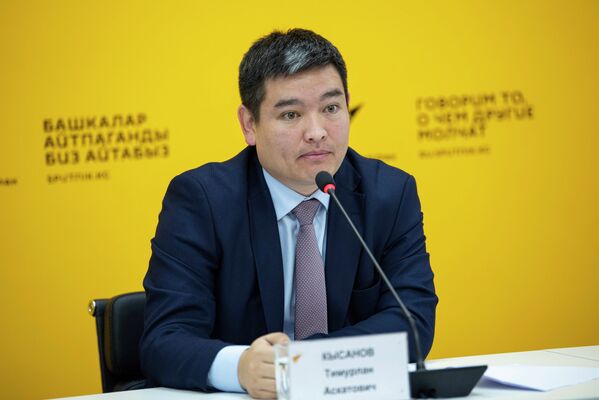 Почему в Кыргызстане пока не регулируют цены на все лекарства в аптеках, объяснило руководство Департамента лекарственных средств и медицинских изделий при Министерстве здравоохранения - Sputnik Кыргызстан