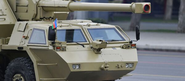 Бакудагы аскердик парад учурунда Азербайжан армиясынын аскердик техникасы. - Sputnik Кыргызстан