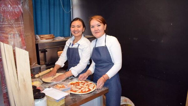 Открытие пиццерии в Кочкоре - Sputnik Кыргызстан