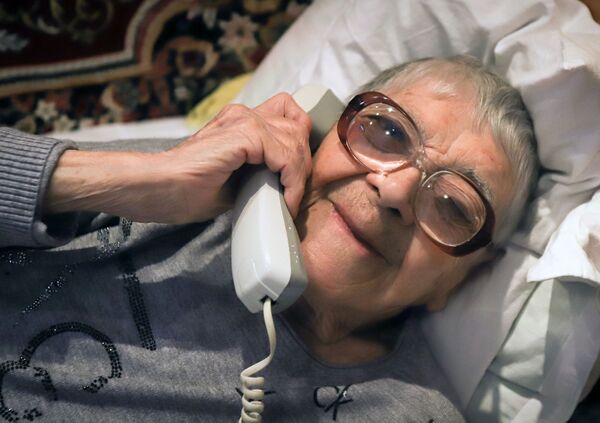 Президент РФ В. Путин поговорил по телефону с 97-летней медсестрой из Ессентуков - Sputnik Кыргызстан