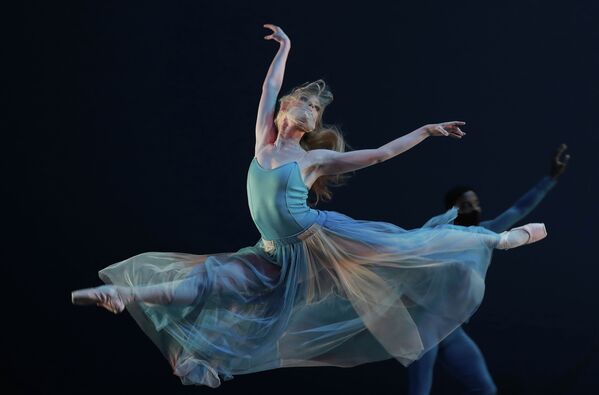 Балет Masked Cape Town City Ballet в Кейптауне - Sputnik Кыргызстан