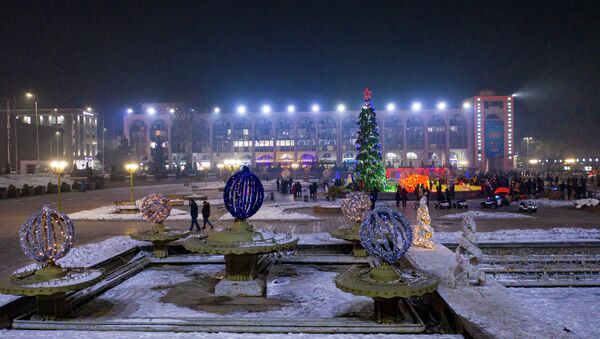 Церемония зажжения главной новогодней елки на площади Ала-Тоо  - Sputnik Кыргызстан