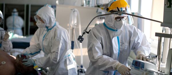 Медицинские сотрудники в отделении реанимации. Архивное фото Медицинские сотрудники в отделении реанимации. Архивное фото - Sputnik Кыргызстан