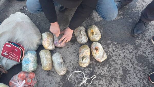Задержание подозреваемых в незаконной перевозки наркотиков в Чуйской области - Sputnik Кыргызстан