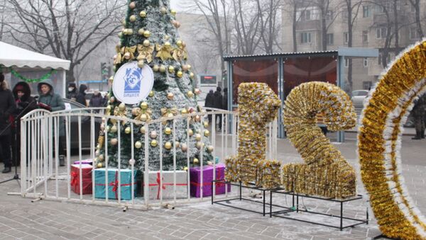 В двух районах Бишкека развернуты новогодние ярмарки - Sputnik Кыргызстан