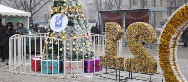 В двух районах Бишкека развернуты новогодние ярмарки - Sputnik Кыргызстан