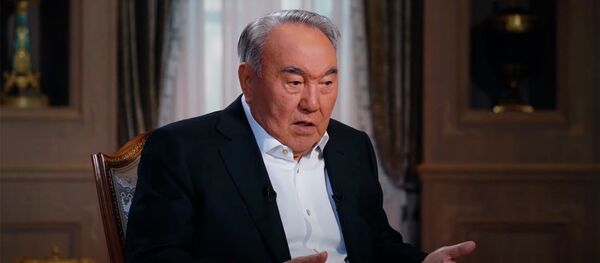 Нурсултан Назарбаев Акаев менен Бакиевди кантип качырганын айтып берди. Видео - Sputnik Кыргызстан