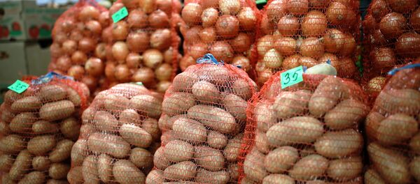 Капка салынган картошка жана пияз. Архив Капка салынган картошка жана пияз. Архив - Sputnik Кыргызстан