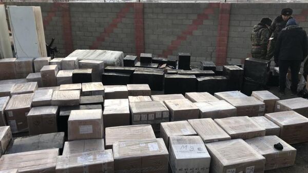 Контрабандные лекарства на 4 млн сомов не пустил ГКНБ в Кыргызстан. Фото - Sputnik Кыргызстан