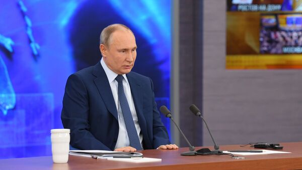 Россия лидери Владимир Путин маалымат жыйынында - Sputnik Кыргызстан