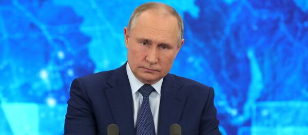 Президент РФ Владимир Путин на большой ежегодной пресс-конференции в режиме видеоконференции. - Sputnik Кыргызстан
