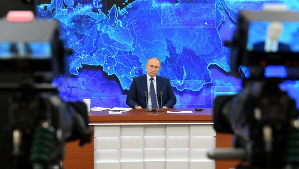 Президент РФ Владимир Путин на большой ежегодной пресс-конференции в режиме видеоконференции - Sputnik Кыргызстан