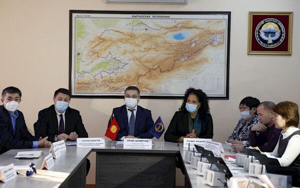 Состоялась церемония передачи Кыргызстану 50 мониторов Clarity Node-S для определения качества воздуха - Sputnik Кыргызстан